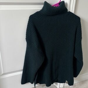 H&M Forest Green Turtle Neck Knit Pullover - Size M